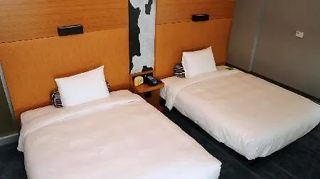 ***  Aloft Montreal Airport Hotel Canada