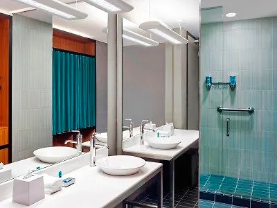 Aloft Montreal Airport Hotel Dorval 3*,