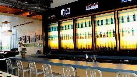 Aloft Montreal Airport Hotel Dorval