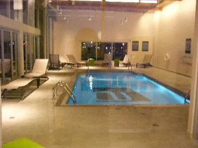 Aloft Montreal Airport Hotel Dorval